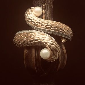 Vintage Gold Bracelet w/Pearls and Rhinestones